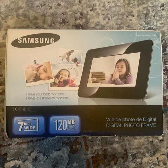 Samsung Digital Frame - Brand new with box - Picture 2 of 10